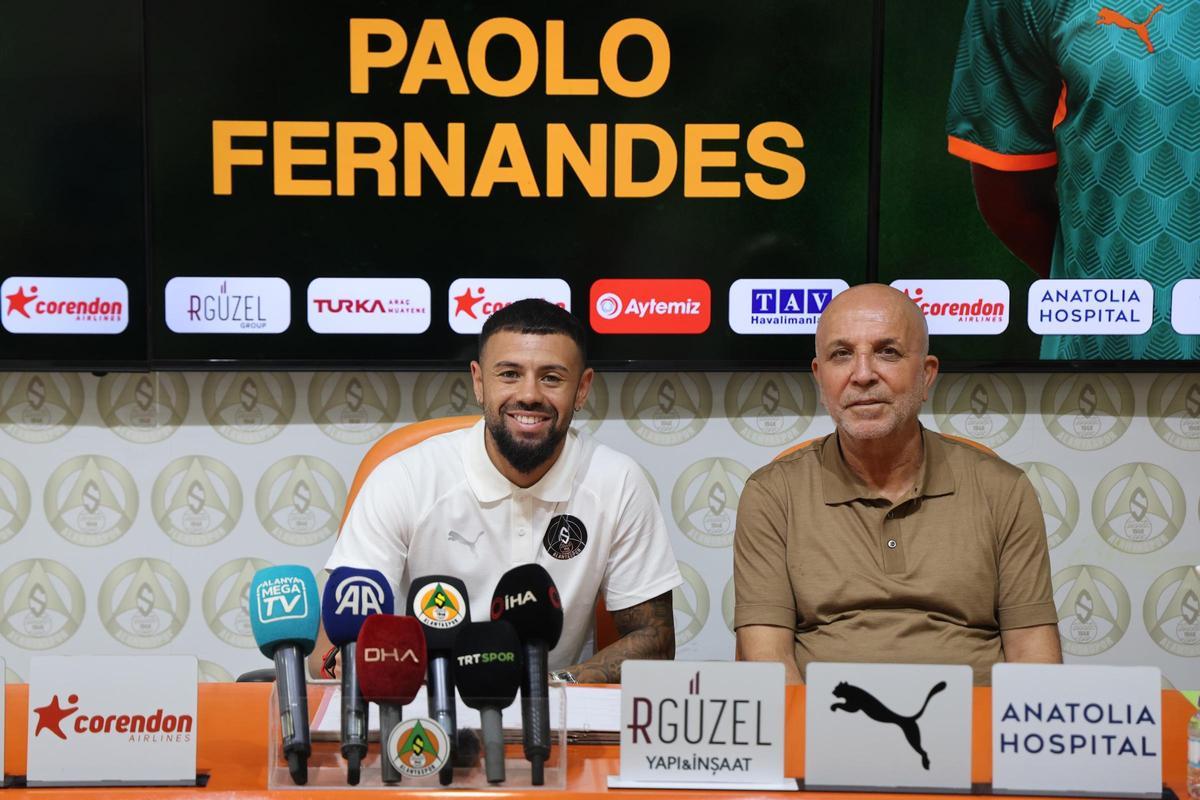 Paolo Fernandes durante su presentación como nuevo jugador del Alanyaspor