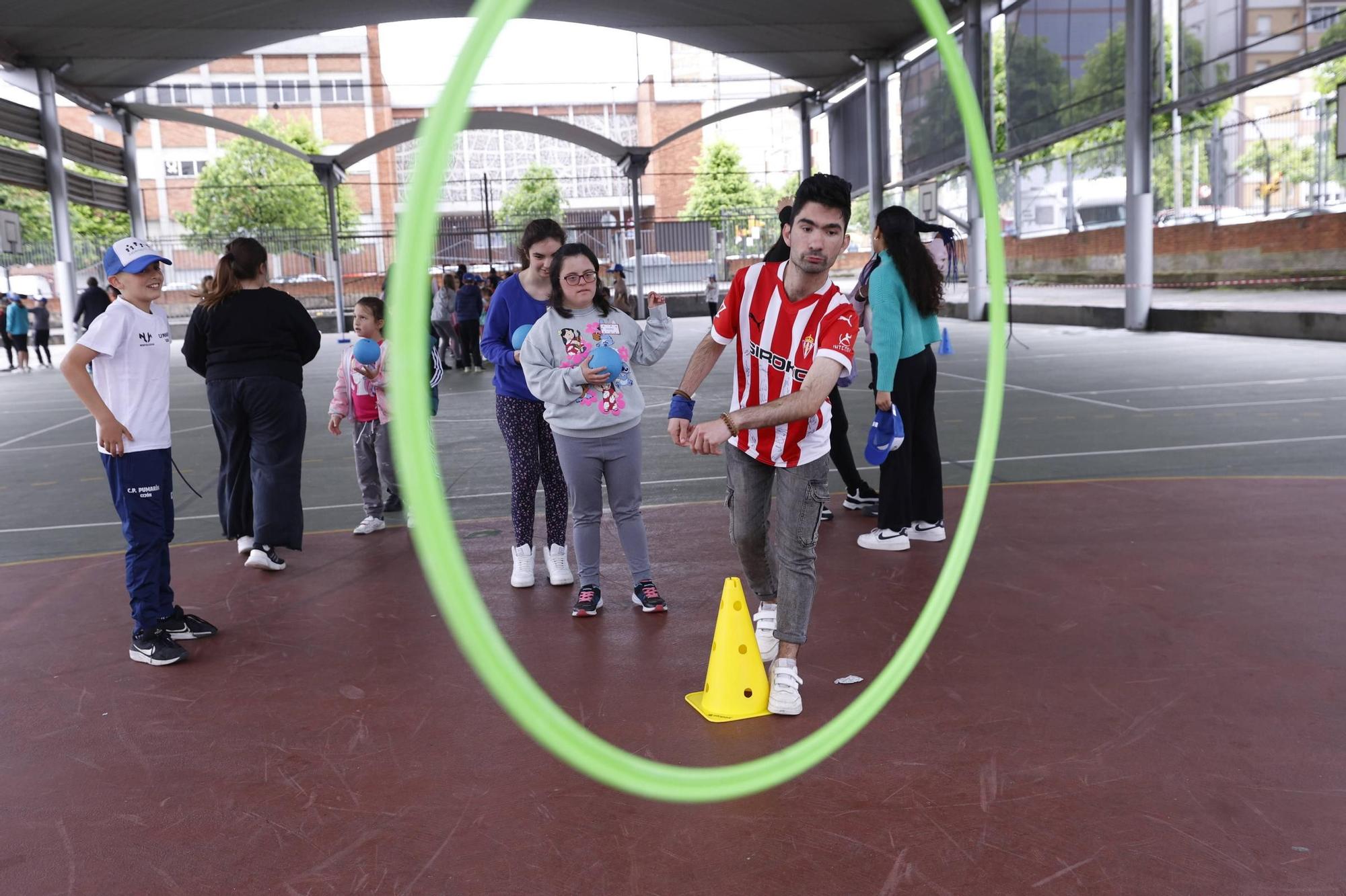 Así es la actividad del colegio Pumarín de Gijón por la inclusión con alumnos del centro de educación especial de Castiello (en imágenes)