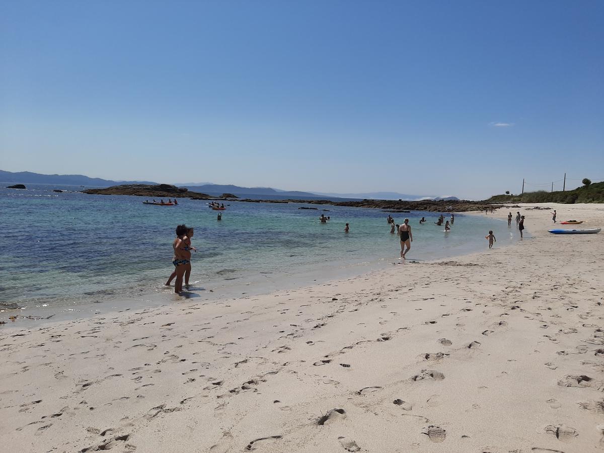 Una de las playas de la isla de Ons, el pasado verano.