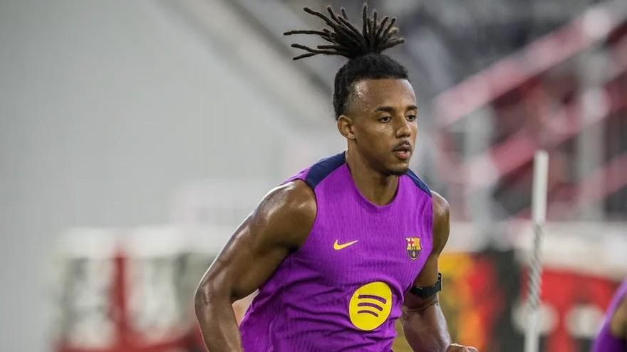 Jules Kounde, en un entrenament del Barça a la gira asiàtica.