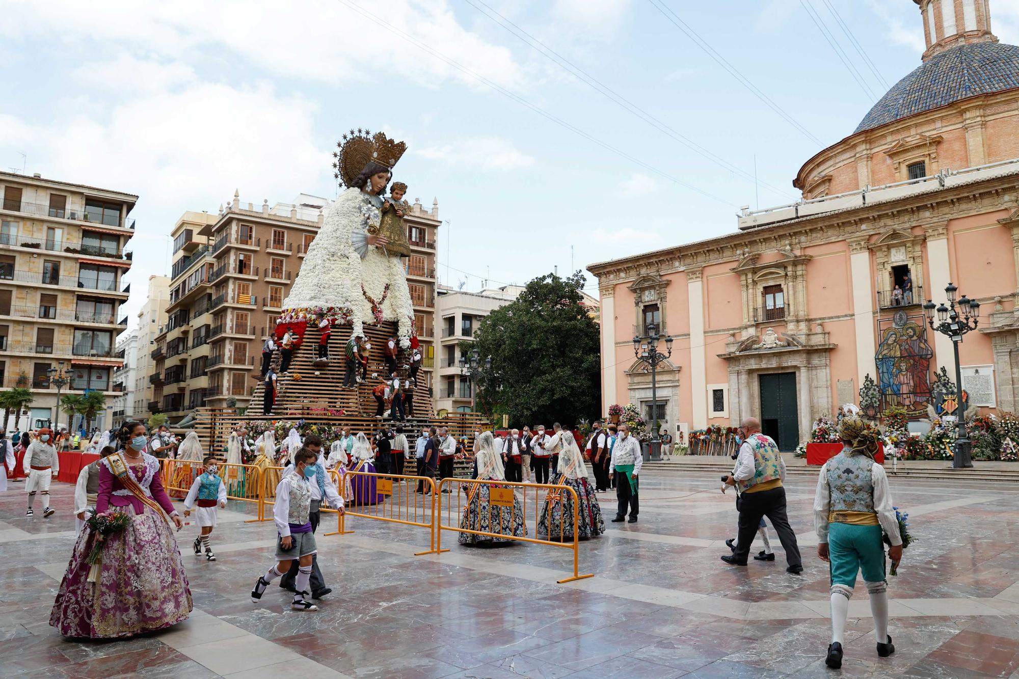 Búscate en el segundo día de Ofrenda por la calle Caballeros (entre las 17.00 y las 18.00 horas)