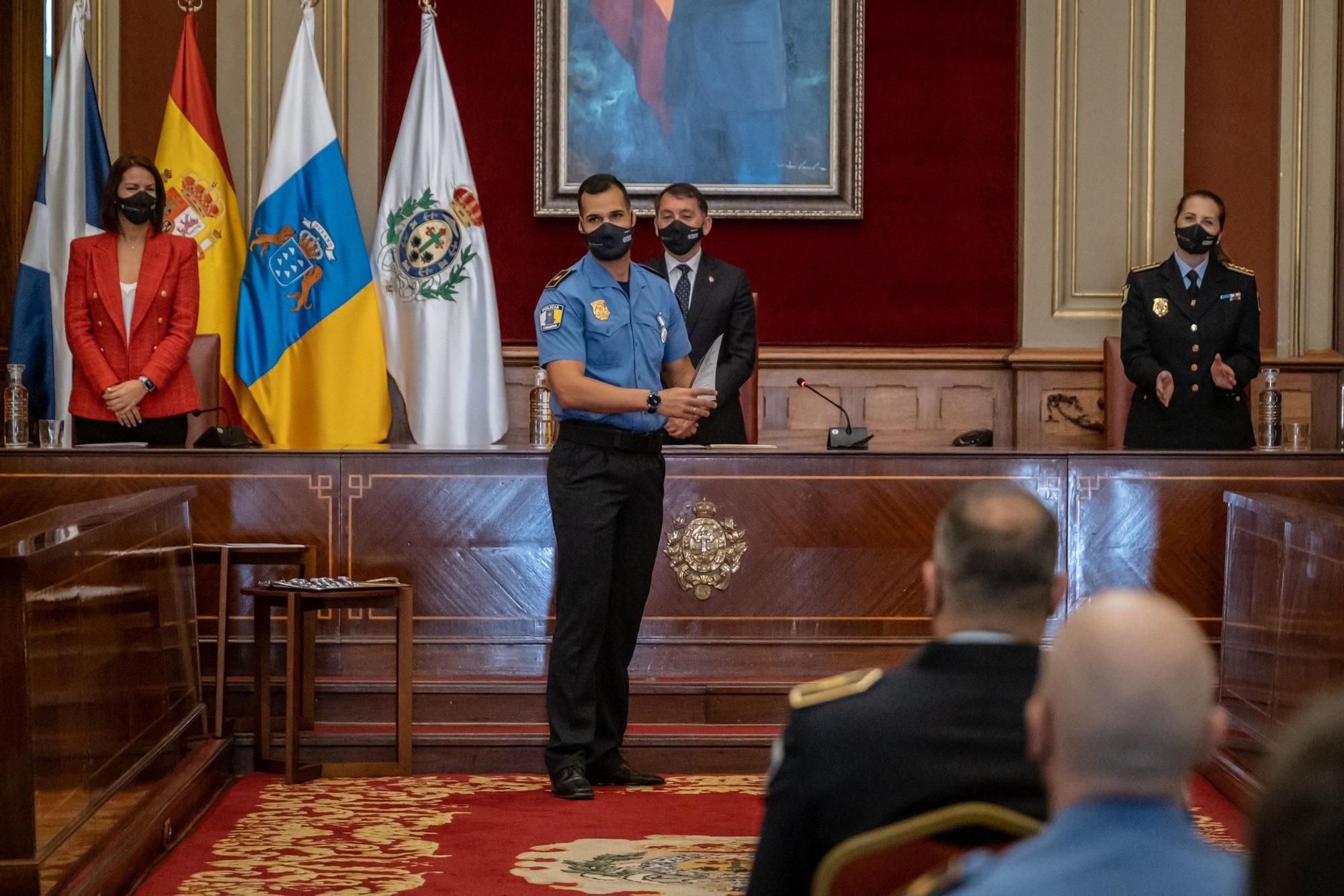 Entrega medallas a la Policía Local Santa Cruz