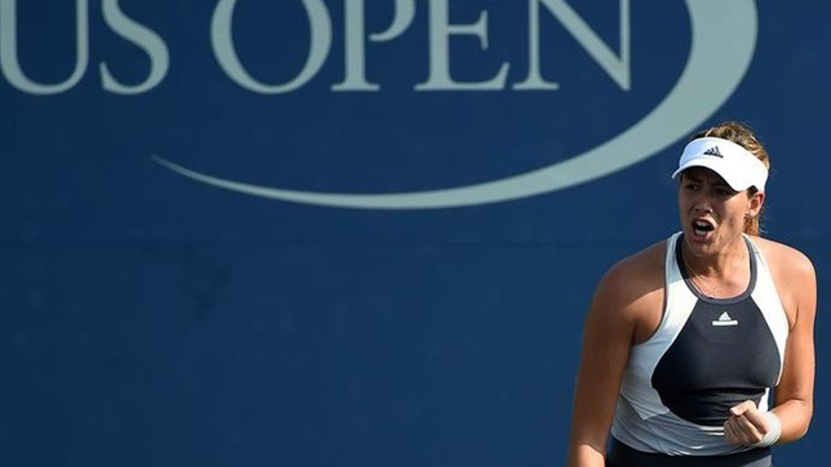 Garbiñe Muguruza celebra su victoria ante Carina Witthoeft en su debut en el US Open