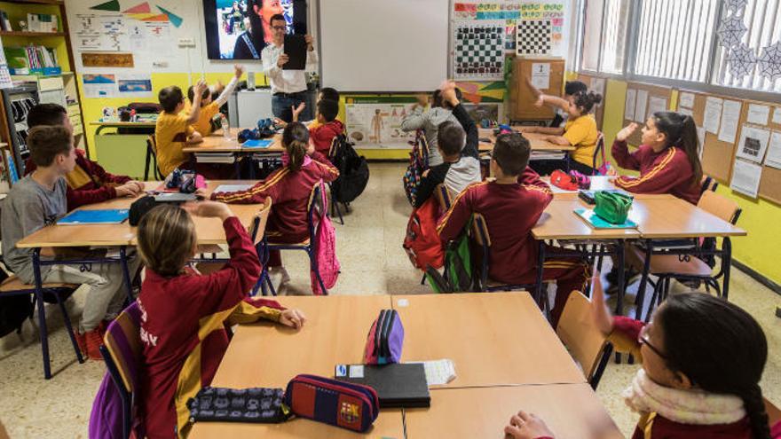 Alumnos en un centro escolar de Tenerife.