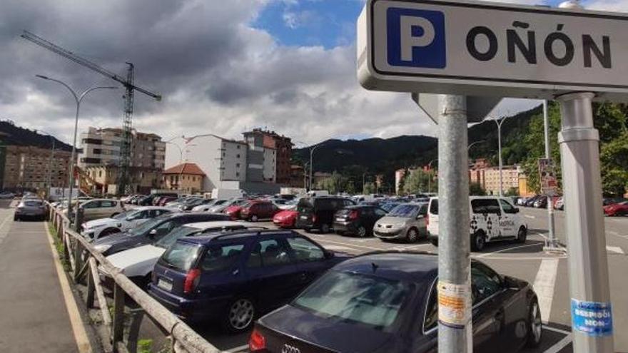 Los vecinos rechazan la conversión íntegra del parking de Oñón en zona azul