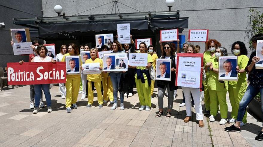 Trabajadoras de Política Social piden a la Xunta que convoque concurso de traslados tras 11 años de espera