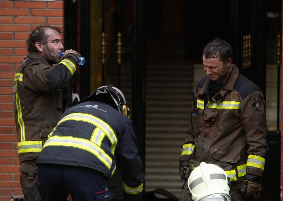 Incendio en un bazar chino de Oviedo.