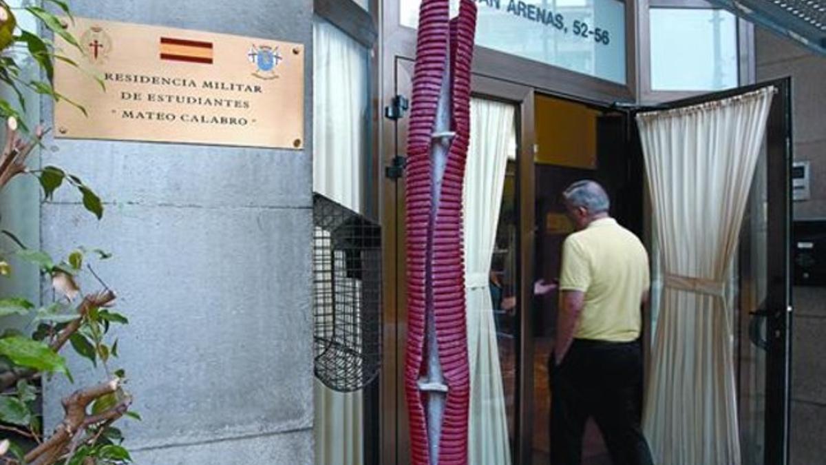 La entrada de la residencia de Sarrià-Sant Gervasi, con la nueva denominación, el jueves.