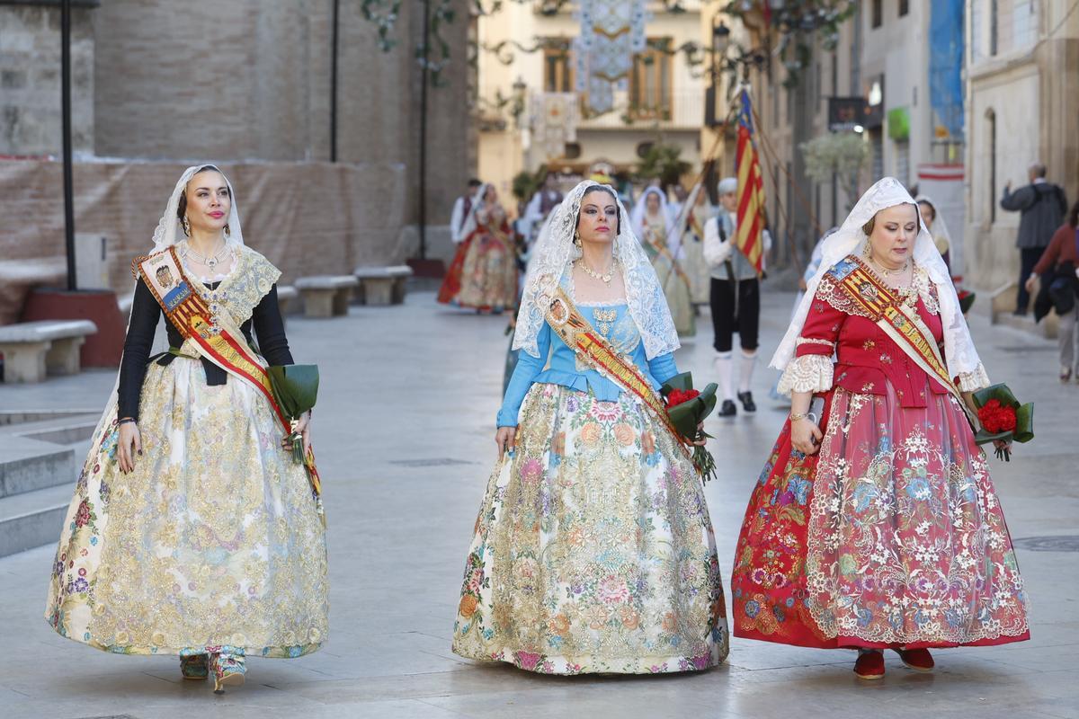 Todas las fotos de la ofrenda del 17 de marzo por la calle San Vicente hasta las 18:30 horas