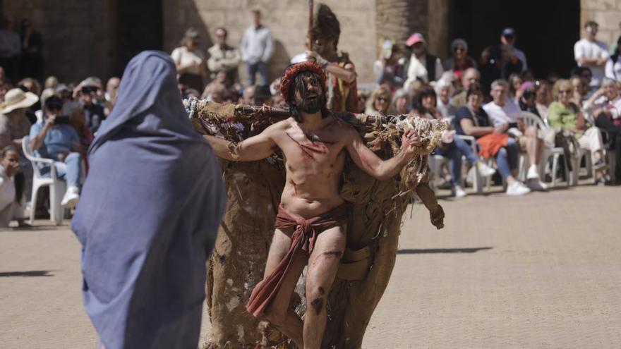 El ‘Via Crucis’ de Llorenç Moyà llega puntual a su cita con la Semana Santa de Palma