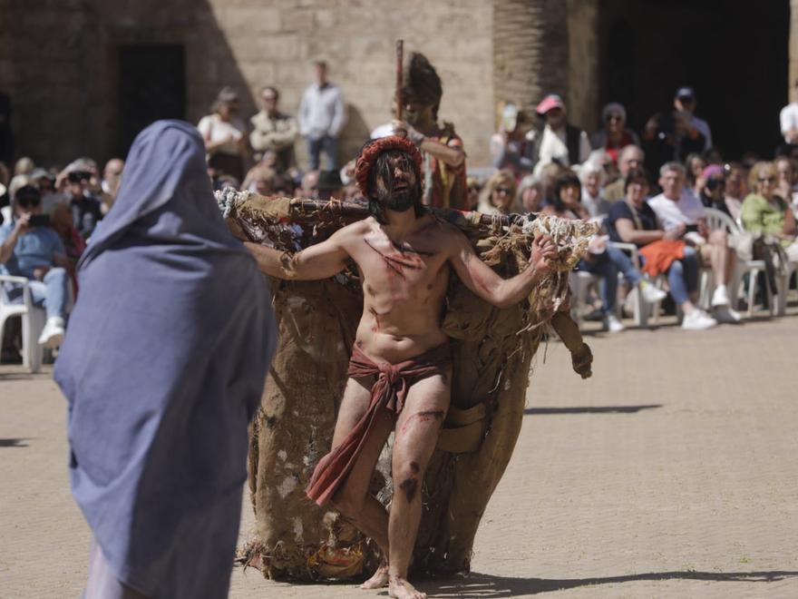 El ‘Via Crucis’ de Llorenç Moyà llega puntual a su cita con la Semana Santa de Palma