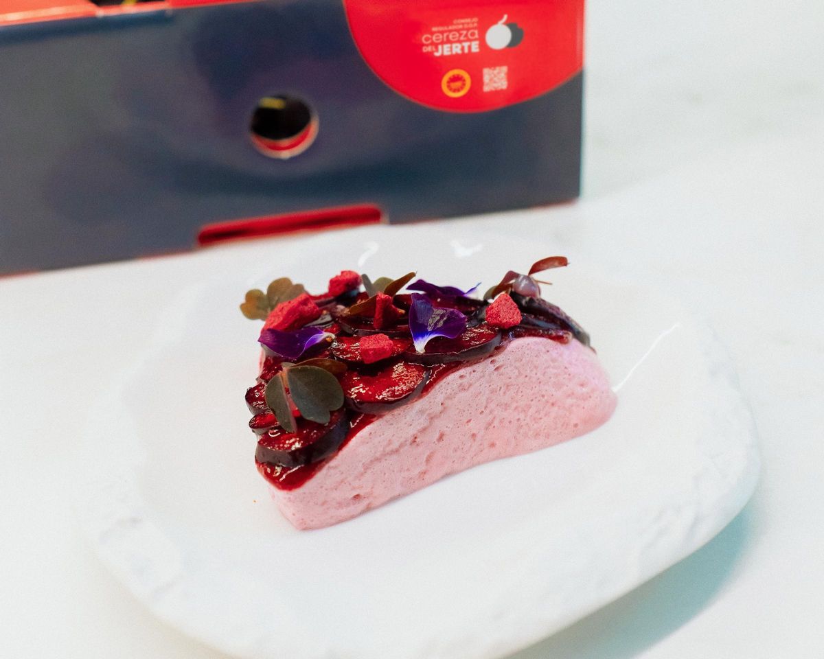 Tarta de cerezas DOP del Jerte por Áxel Smyth