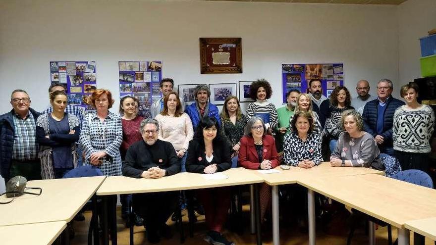 La comparecencia de ayer en el Conservatorio, con Antuña en el centro.