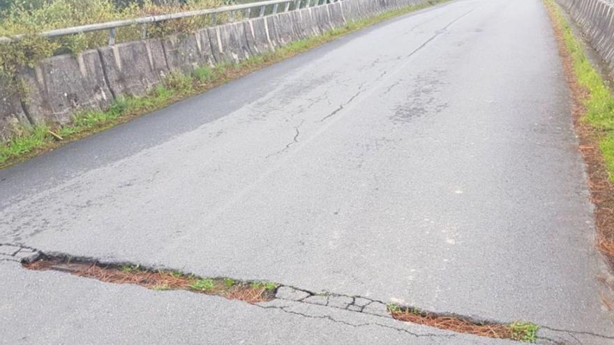 Estado del firme en un punto de la calle Condes, sobre la autovía A-6, incluido en el proyecto. |   // LA OPINIÓN