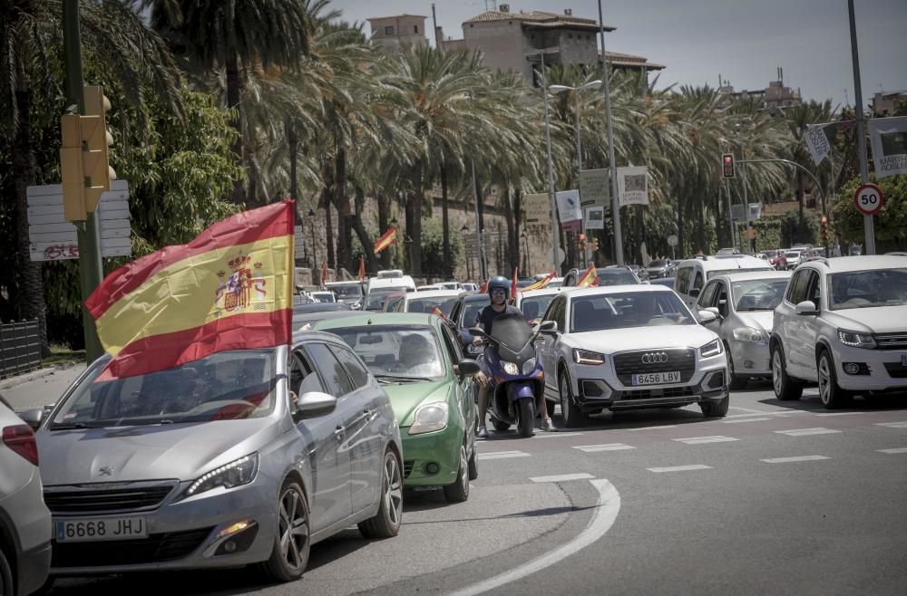 La protesta en coche de Vox colapsa el centro de Palma