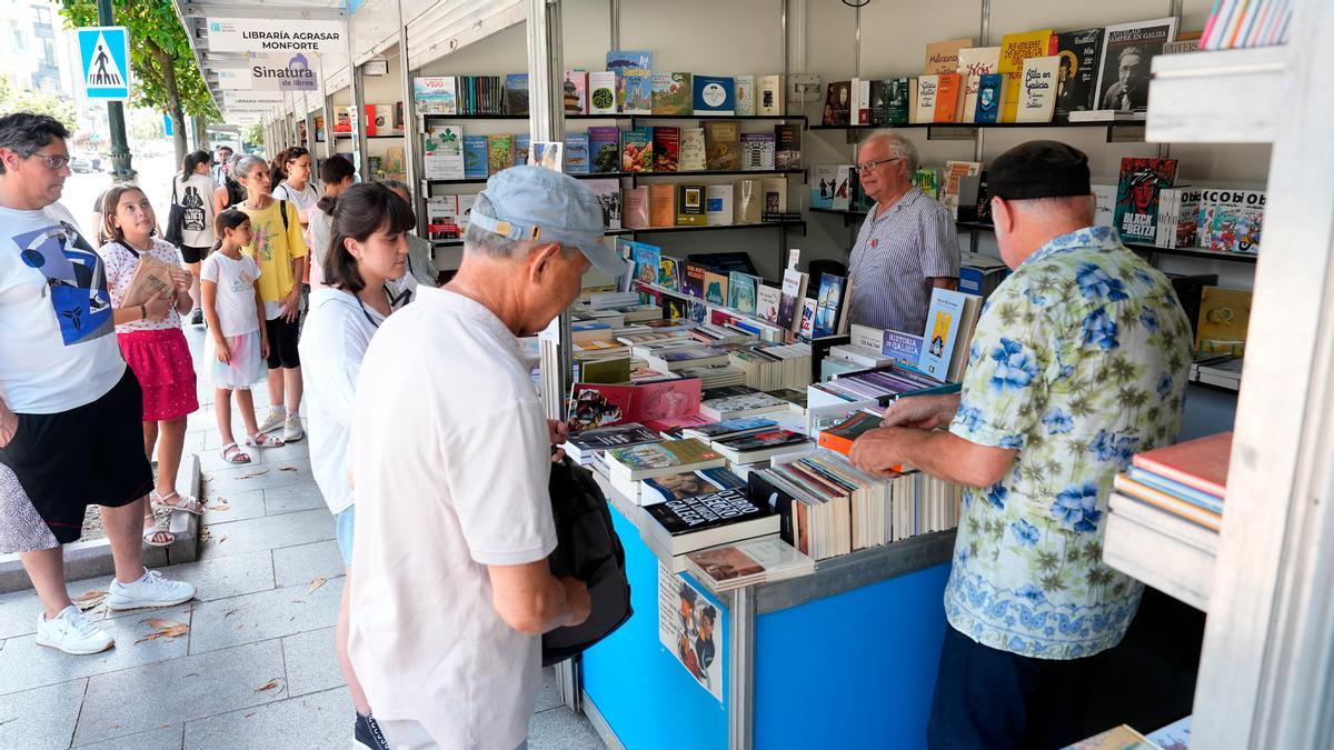 Feira do libro nas rúas de Vigo.