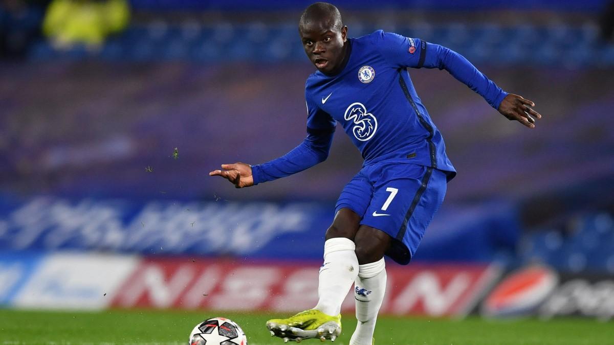 N'Golo Kanté durante un partido de Champions con el Chelsea