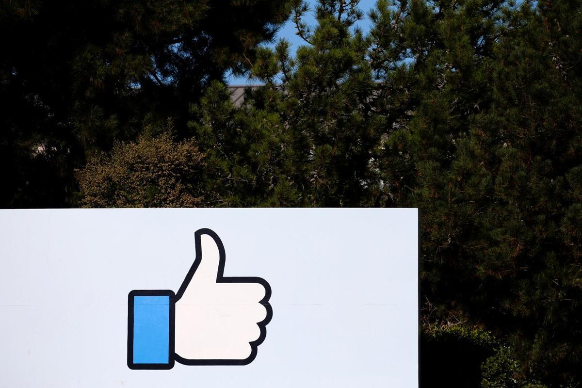 La señal de ’Me gusta ’en la sede de Facebook en California. 