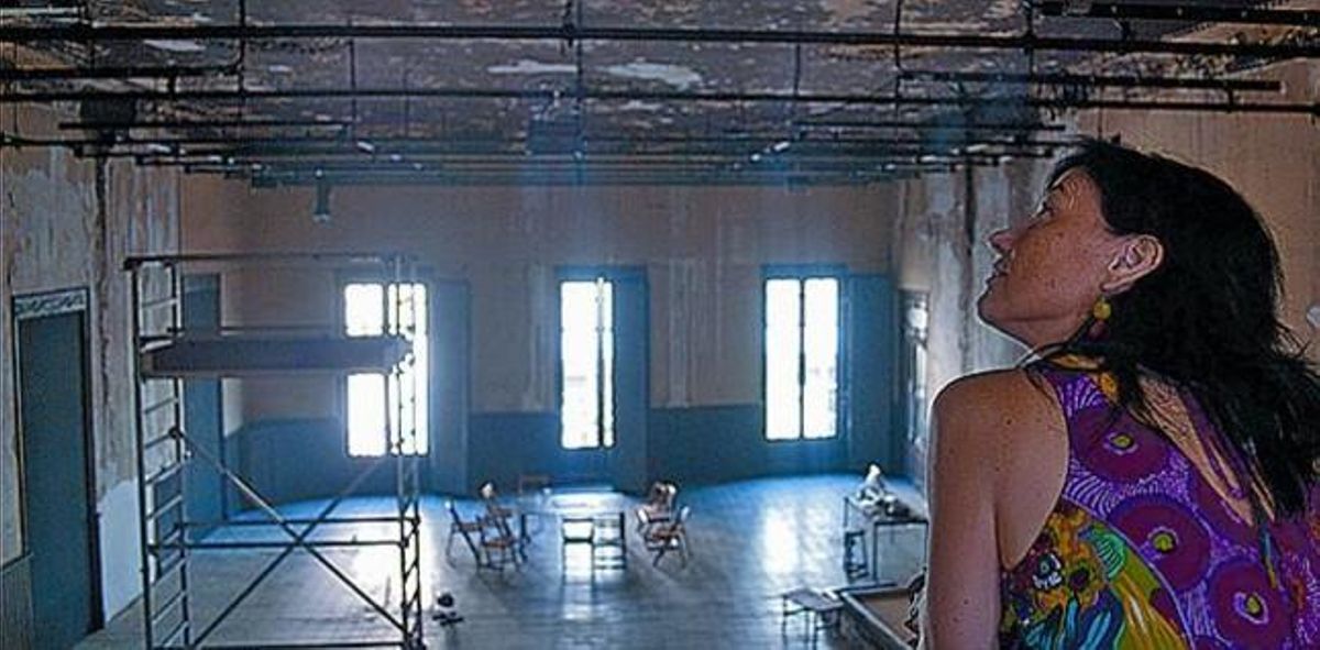 Sala Beckett Obrador internacional de teatre«ÉS UNA SORT PODER APROFITAR ESPAIS COM AQUESTA ANTIGA COOPERATIVA -BATISTA, 15- I ÉS MAGNÍFIC PER AL POBLENOU», DIU. Sala Beckett Obrador internacional de teatre«ÉS UNA SORT PODER APROFITAR ESPAIS COM AQUESTA ANTIGA COOPERATIVA -BATISTA, 15- I ÉS MAGNÍFIC PER AL POBLENOU», DIU.