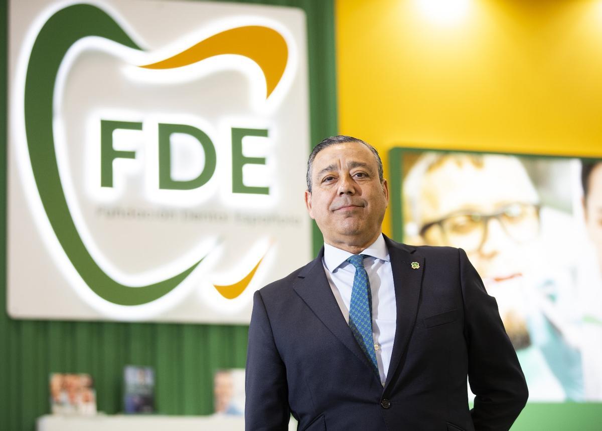 El doctor Óscar Castro, presidente de los dentistas