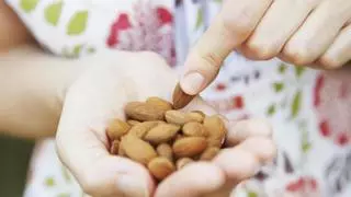 ¿Qué pasa si comemos almendras todos los días?