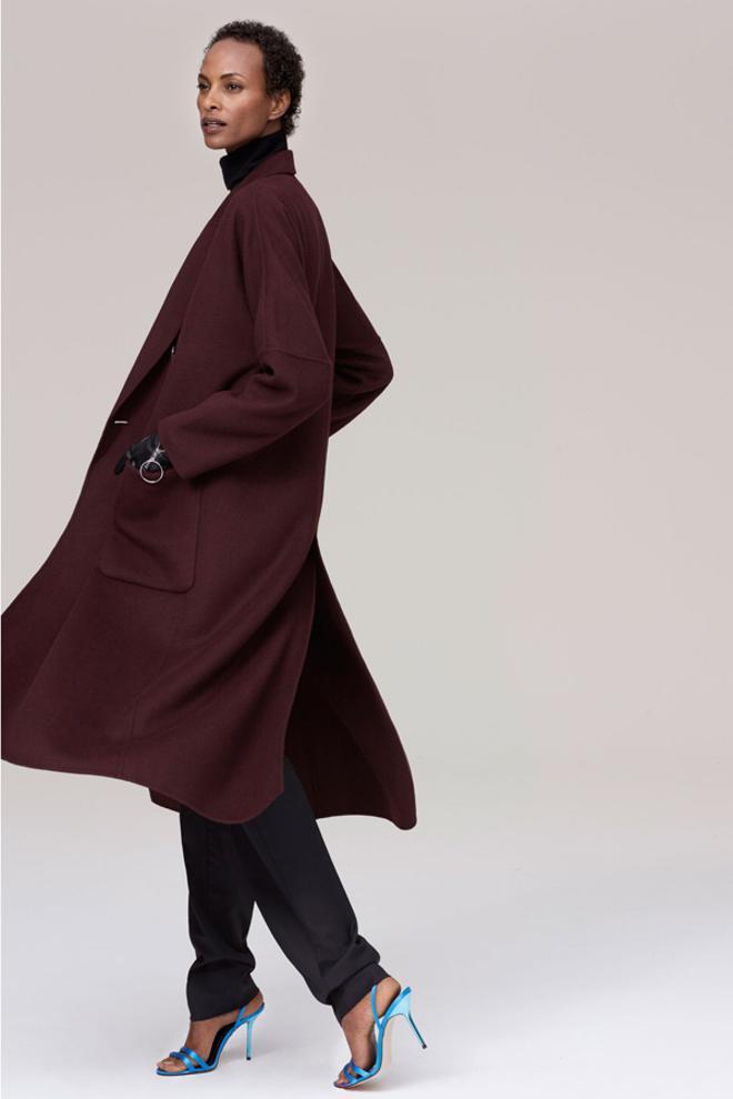 Campaña timeless de Zara: modelo con abrigo 'oversize'