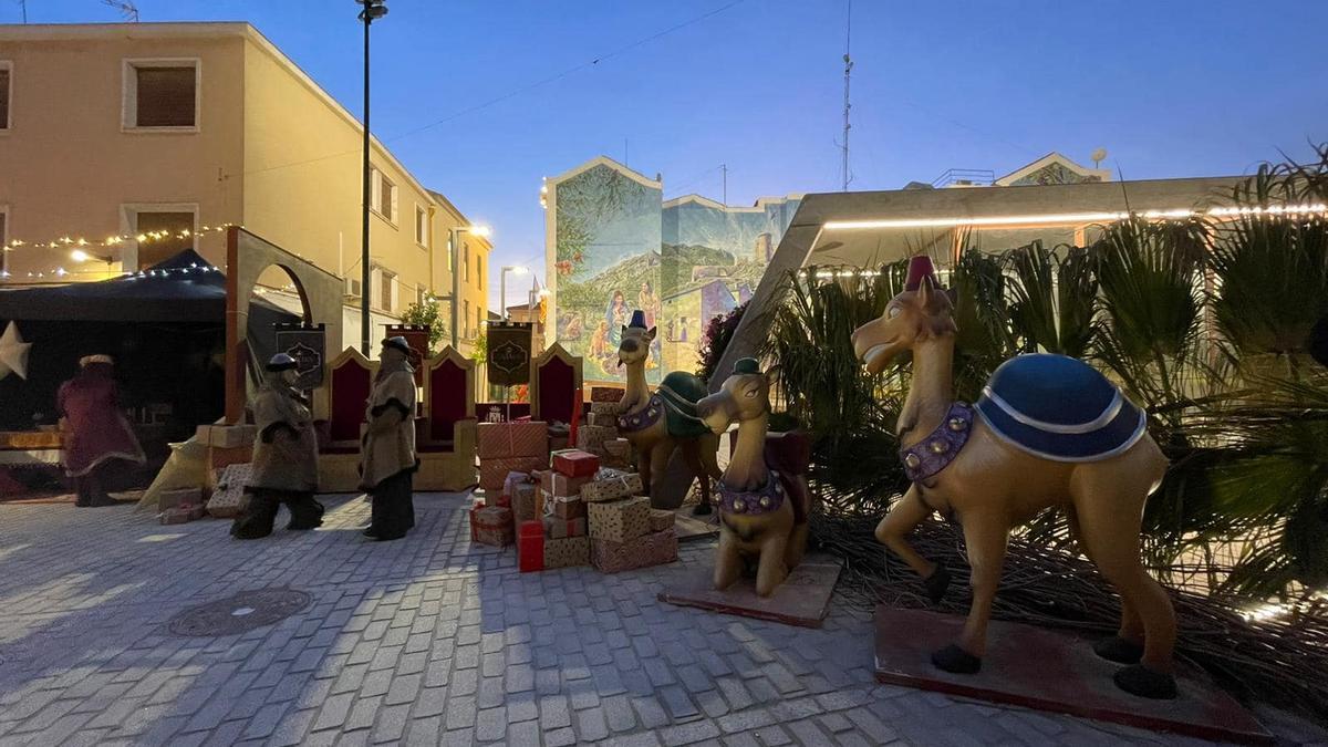 El Campamento de los Reyes Magos se ha instalado en la plaza de Arriba y permanecerá abierto hasta el miércoles por la tarde.