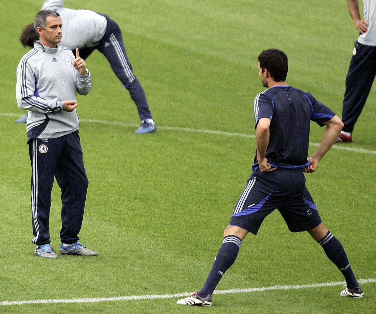 Chelsea coach Jose Mourinho, left, speaks with Michael Ballack during a training session at Vassil Levski National stadium in Sofia, Bulgaria, Tuesday, Sept. 26, 2006. Chelsea FC will play against Levski Sofia in UEFA Champions League group stage soccer match, in Sofia, on Wednesday. (AP Photo/Darko Vojinovic). vertical