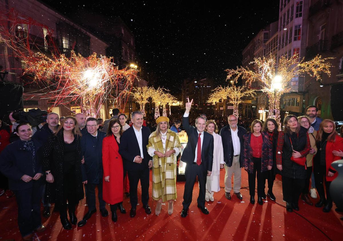 Vigo enciende la Navidad más grande de su historia ante miles de personas