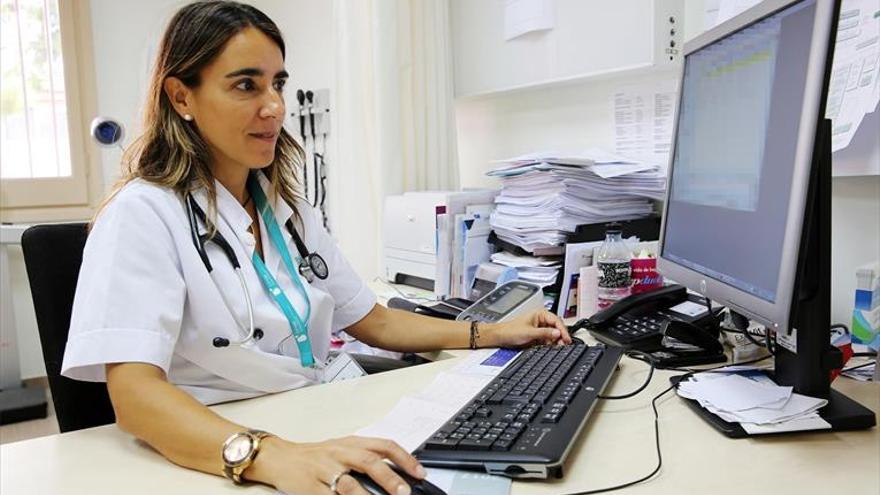 El SES abre las bolsas de empleo para retener a nuevos médicos especialistas