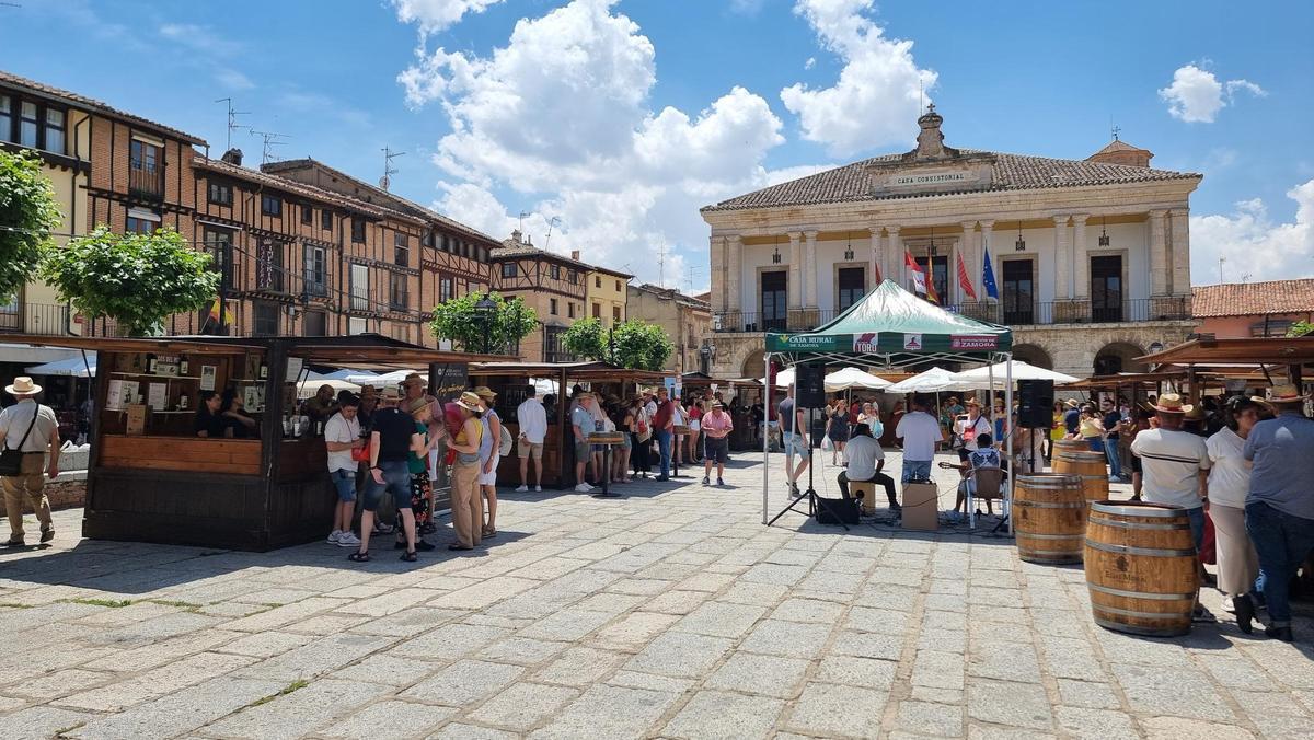 Celebración de la Feria del Vino en la Plaza Mayor.