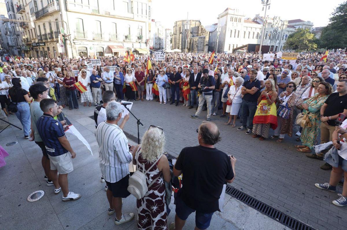 El acto tuvo lugar en la Praza de España. | GUSTAVO SANTOS