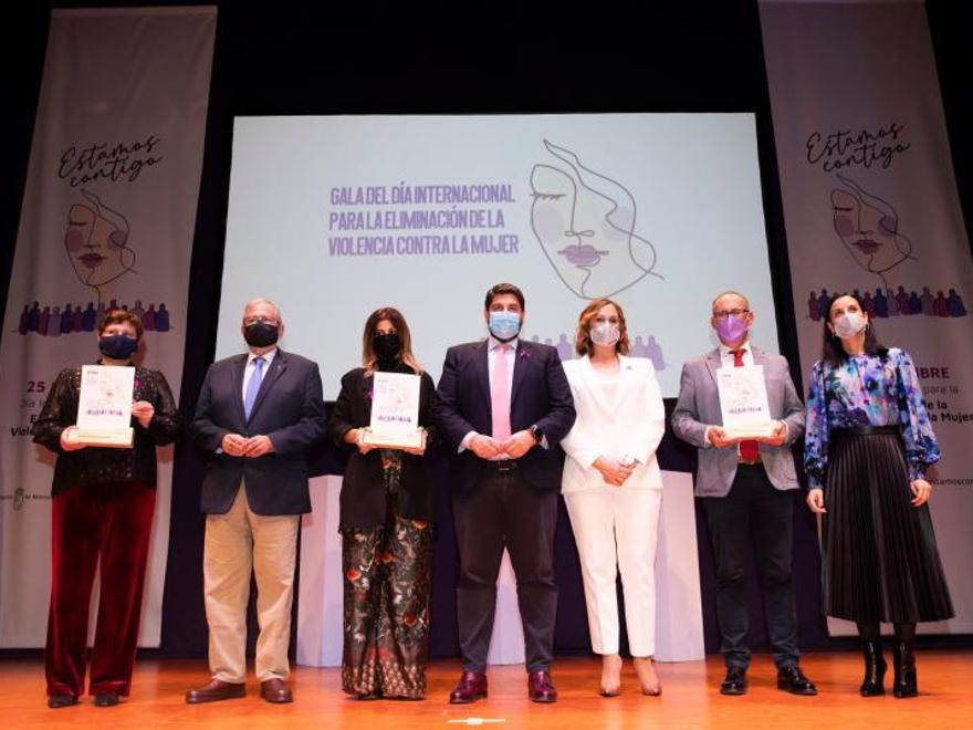 Fátima Saura, el SEF y el IES Juan Sebastián Elcano reciben sus premios