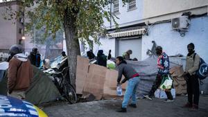 Operativo policial para desmontar la acampada de los desalojados del B9