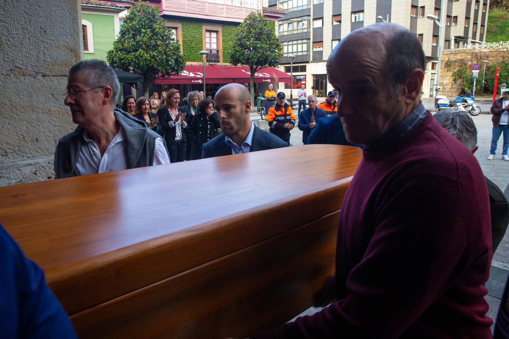 La capilla ardiente de Aníbal Vázquez en el Ayuntamiento de Mieres