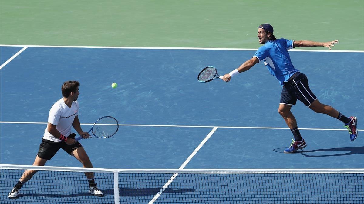 Feliciano López y Marc López, durante la semifinal en el Abierto de EEUU.