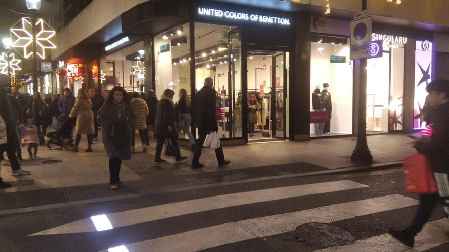 Uno de los gigantes de la moda se va de Gijón: Benetton cerrará su tienda de la calle Los Moros el mes que viene
