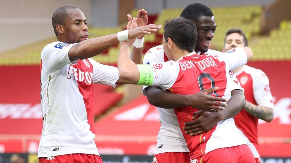 Ben Yedder celebra su tanto con sus compañeros