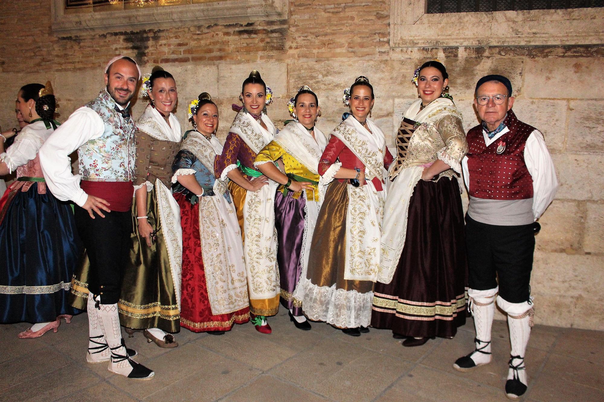 Búscate en los cuadros de baile de las comisiones en la "Dansà de les Falles"