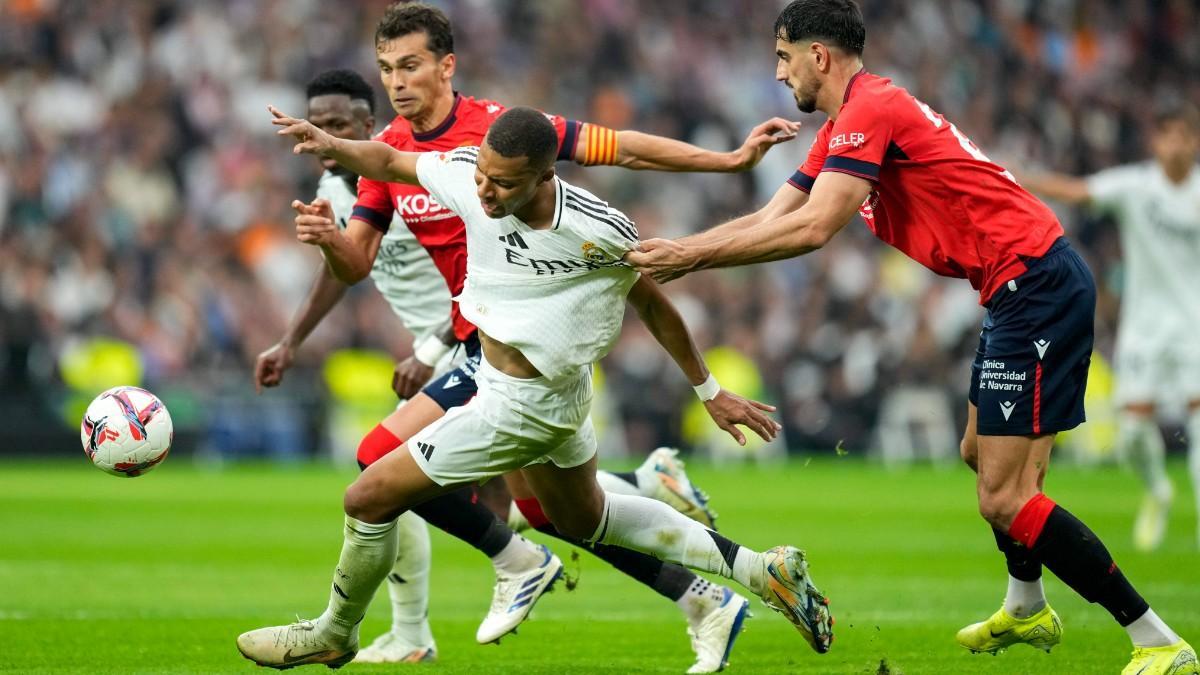 Los defensas de Osasuna pararon a Mbappé aunque fuese agarrándole