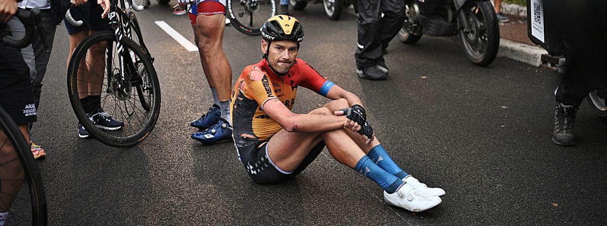 Rafa Valls, tras su caída en el Paseo de los Ingleses de Niza que le obligó a abandonar su quinto Tour