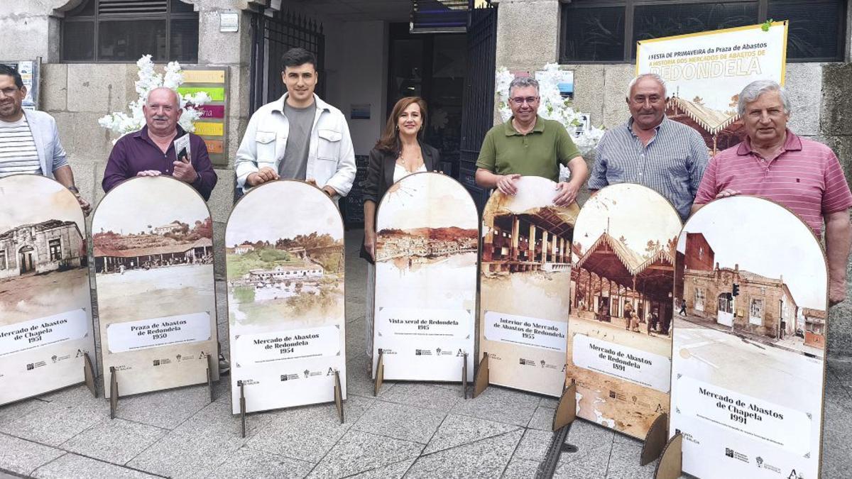 Miembros de los distintos grupos políticos ante el Mercado Municipal de Redondela.