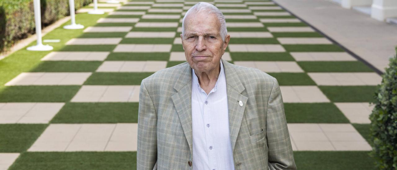 El premio Nobel de Economía, Edmund S. Phelps, ayer antes de la entrevista.