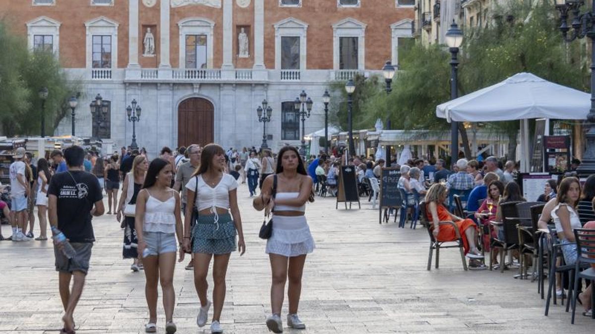Tarragona limitará el acceso de camiones de reparto a la plaza de la Font a partir del 2026