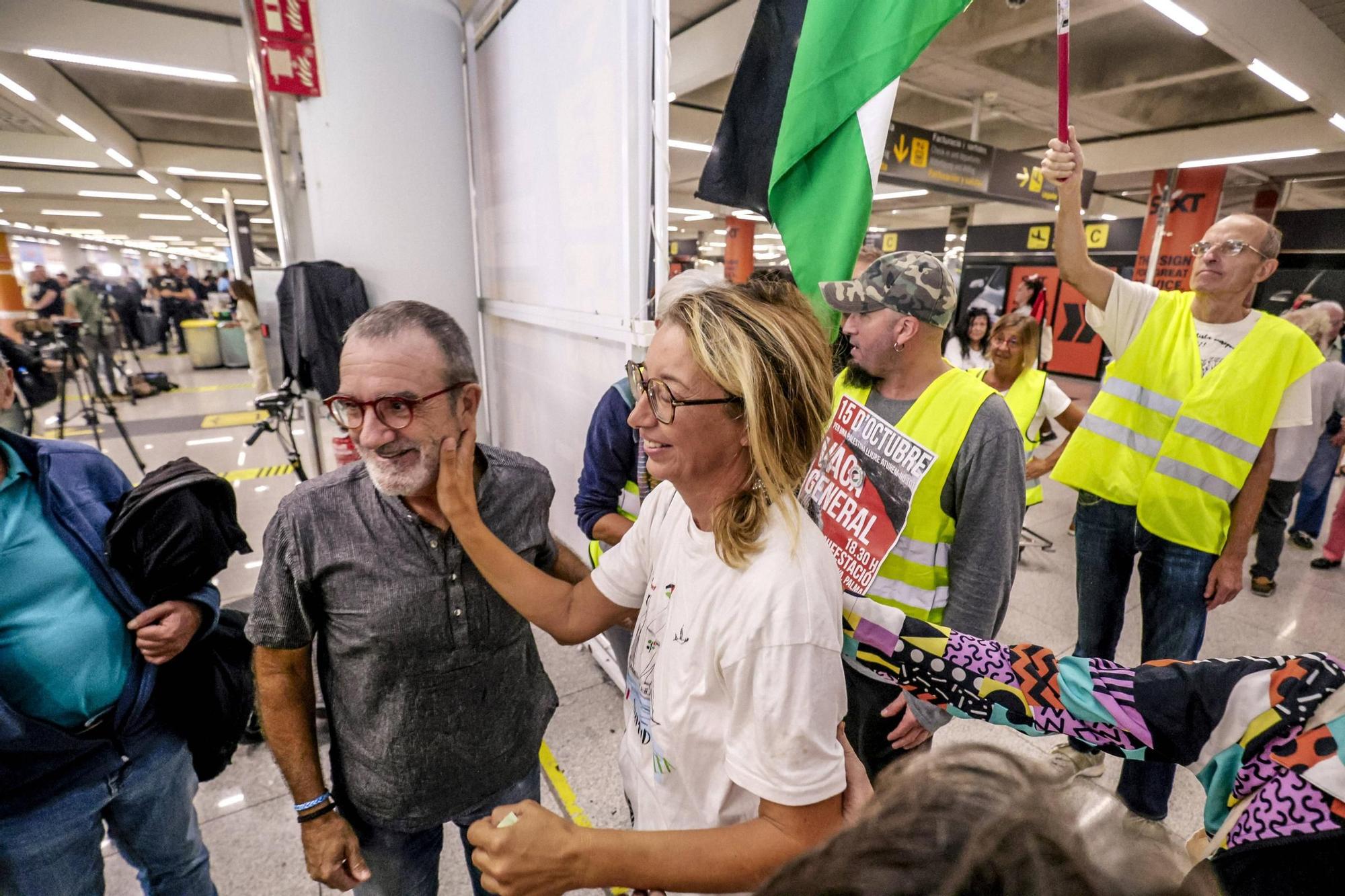 La llegada de Reyes Rigo, Lucía Muñoz y Alejandra Martínez al Aeropuerto de Palma en imágenes