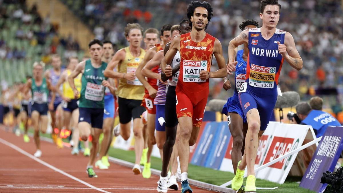 Jakob Ingebritsen, al capdavant, seguit per Mohammad Katir. | RONALD WITTEK/EFE