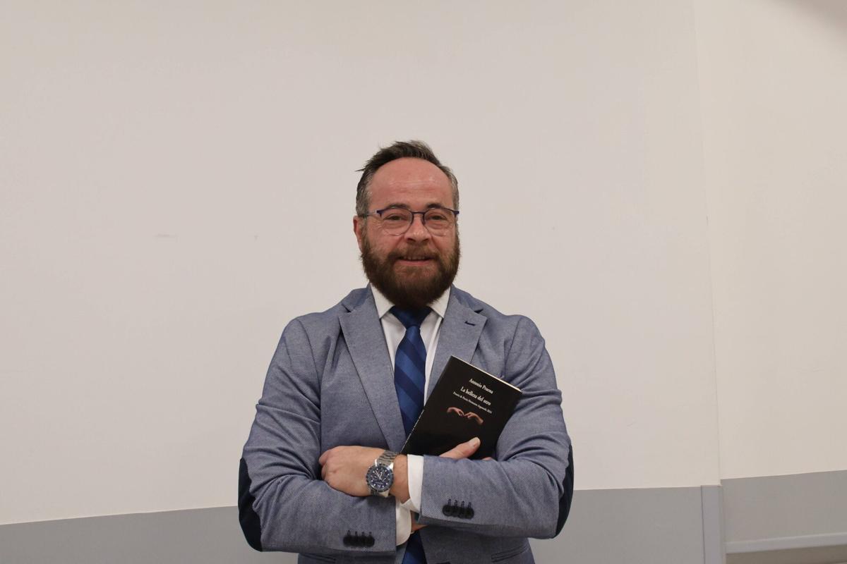 Fotos de entrevista y de la charla de Antonio Praena