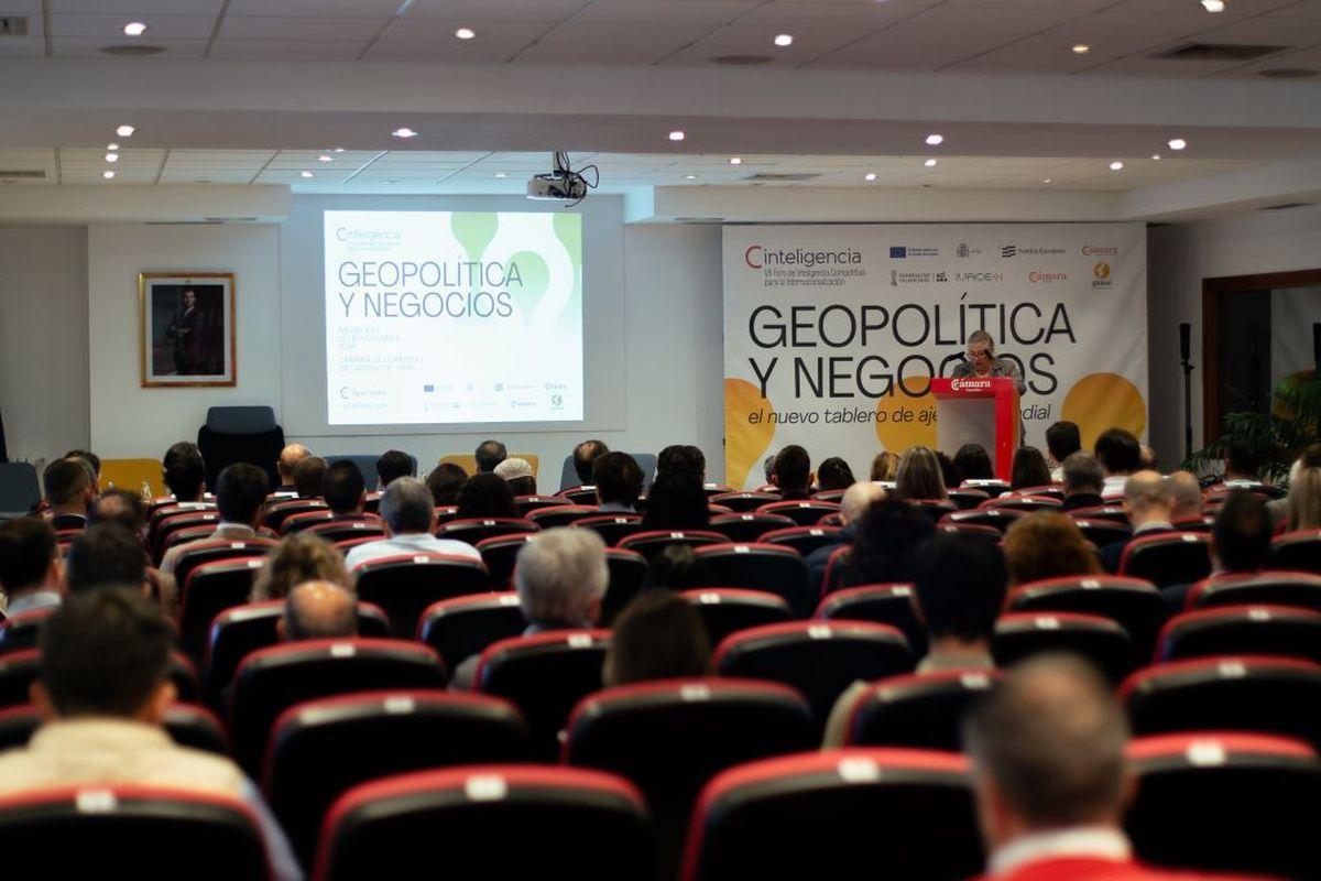 Ponencia inaugural de la presidenta de la Cámara, María Dolores Guillamón.