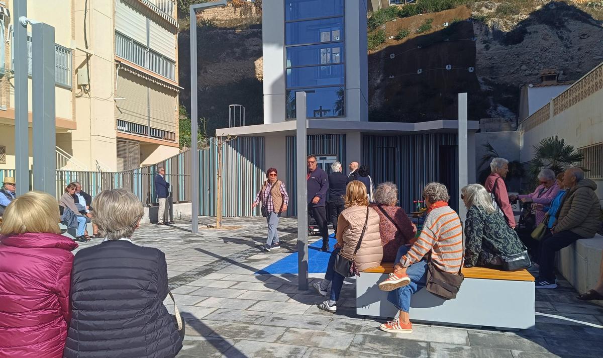 La apertura del ascensor ha generado una gran expectación