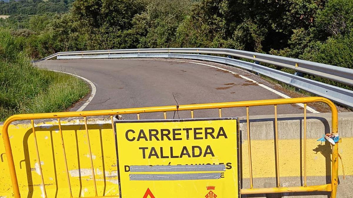 Punt de la carretera entre Montagut i Tortellà tallat per les obres de drenatges. | DDG